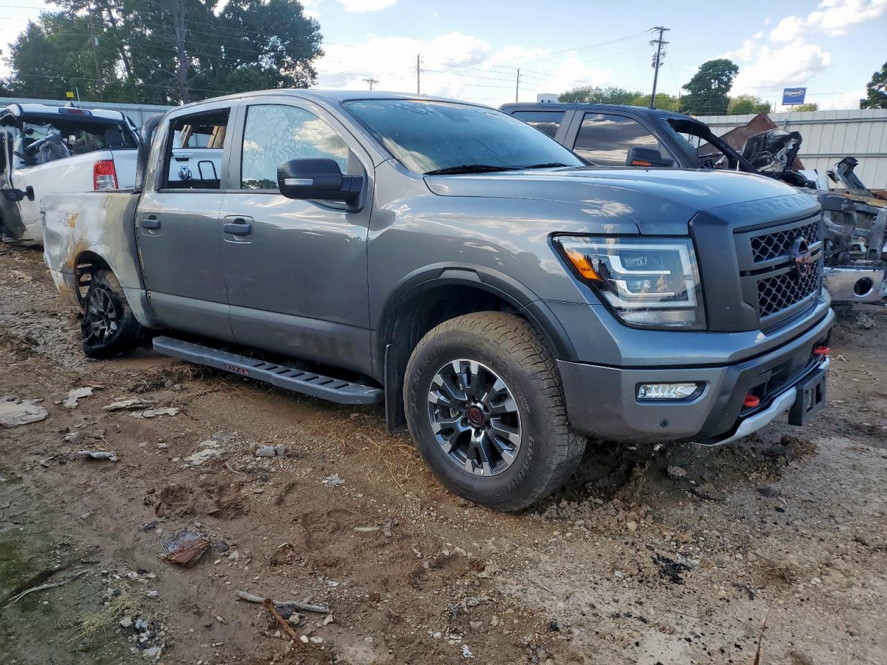 NISSAN TITAN PRO-4X