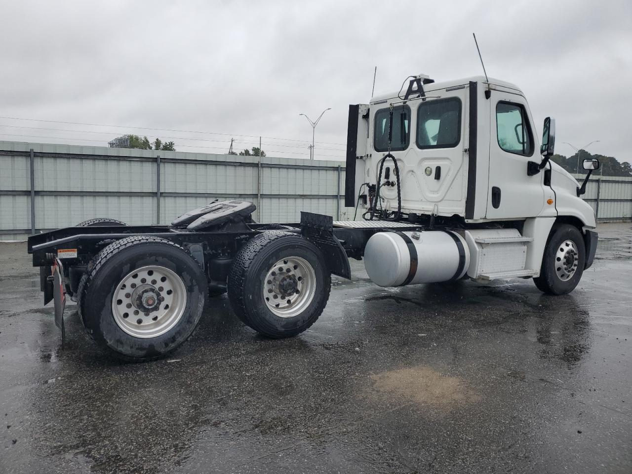 Lot #3264427434 2018 FREIGHTLINER CASCADIA 1