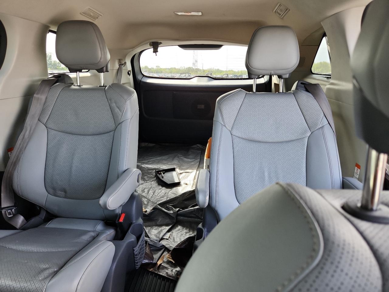 TOYOTA SIENNA LIMITED