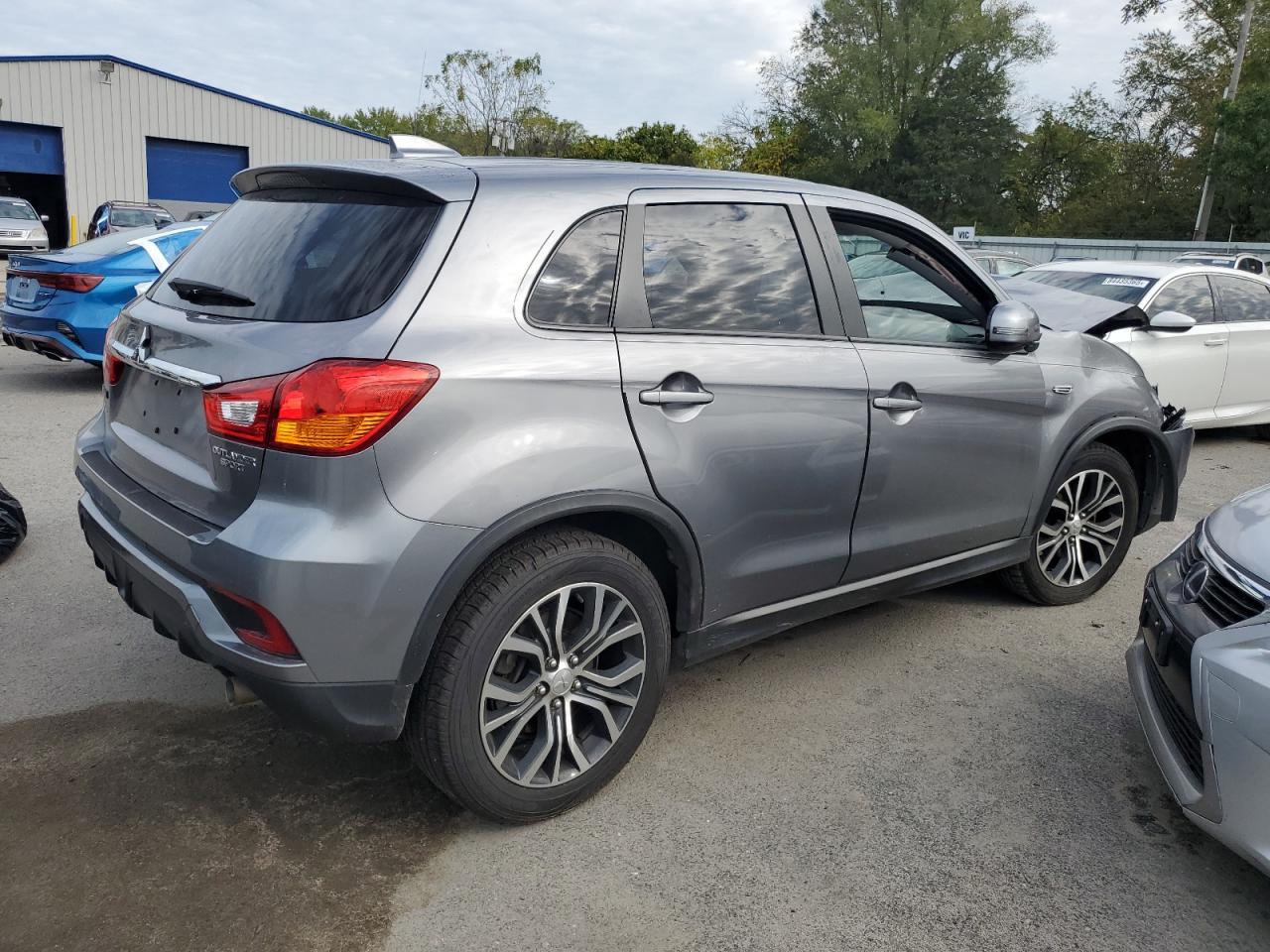 MITSUBISHI OUTLANDER ES