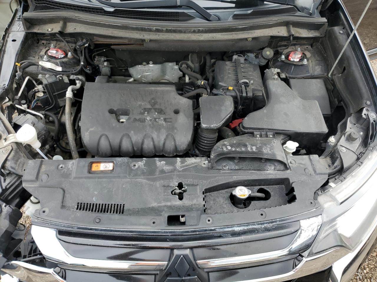 MITSUBISHI OUTLANDER SE