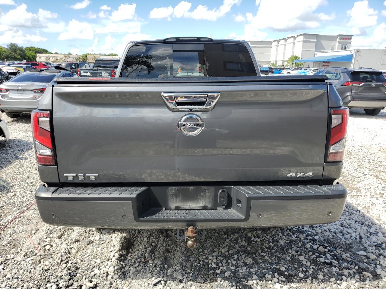 NISSAN TITAN S