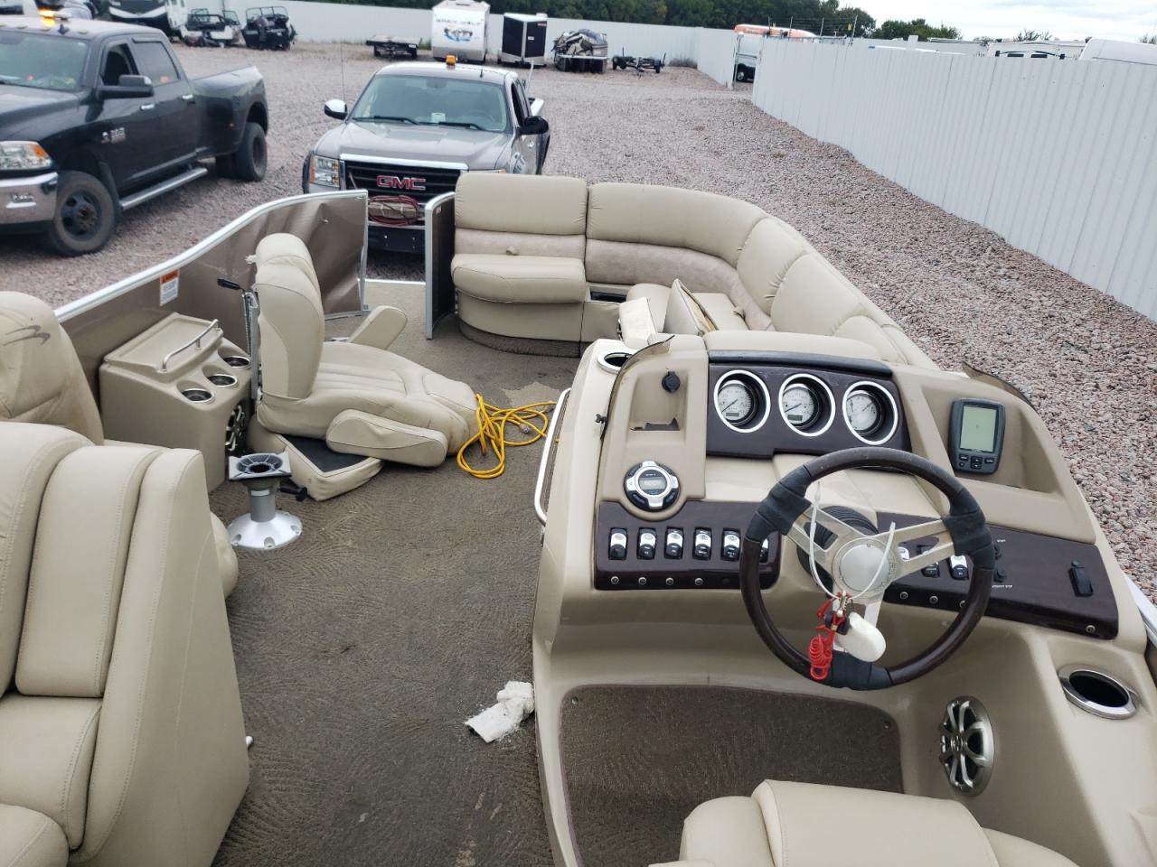 Lot #3232329894 2014 BENNINGTON MARINE 2375 R SERIES