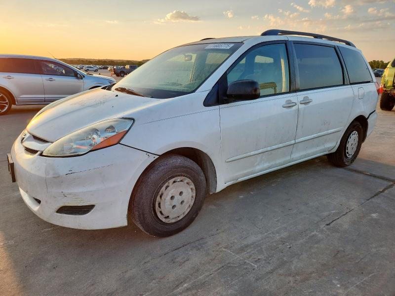 TOYOTA SIENNA LE