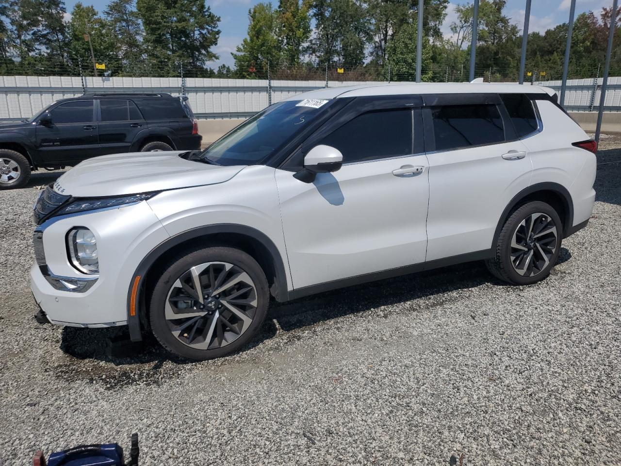 MITSUBISHI OUTLANDER SE