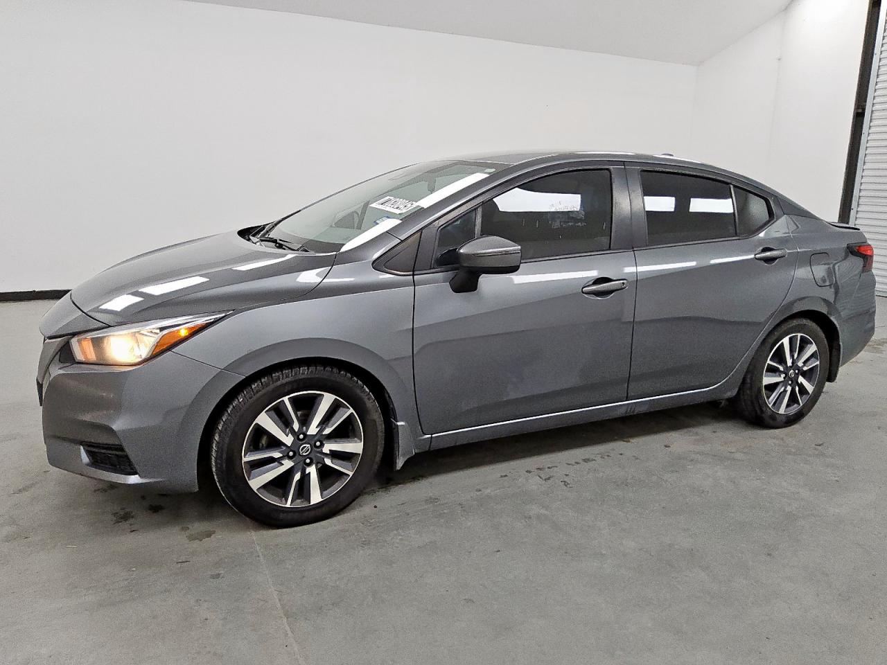 NISSAN VERSA SV