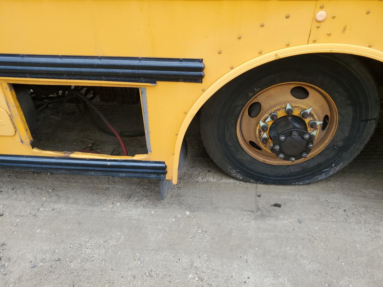 Lot #3260376592 2011 THOMAS SAF-T-LINER HDX