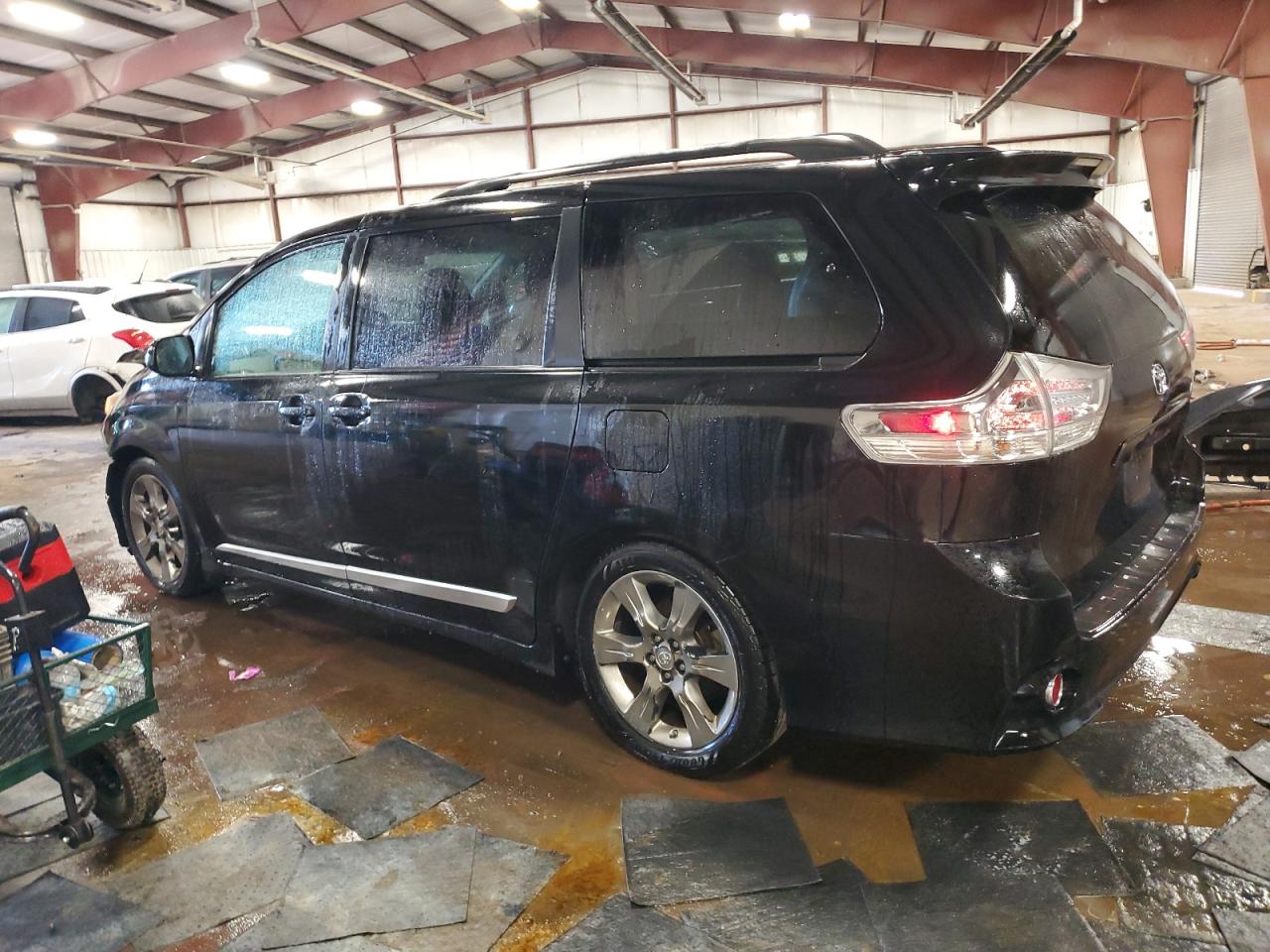 TOYOTA SIENNA SPORT