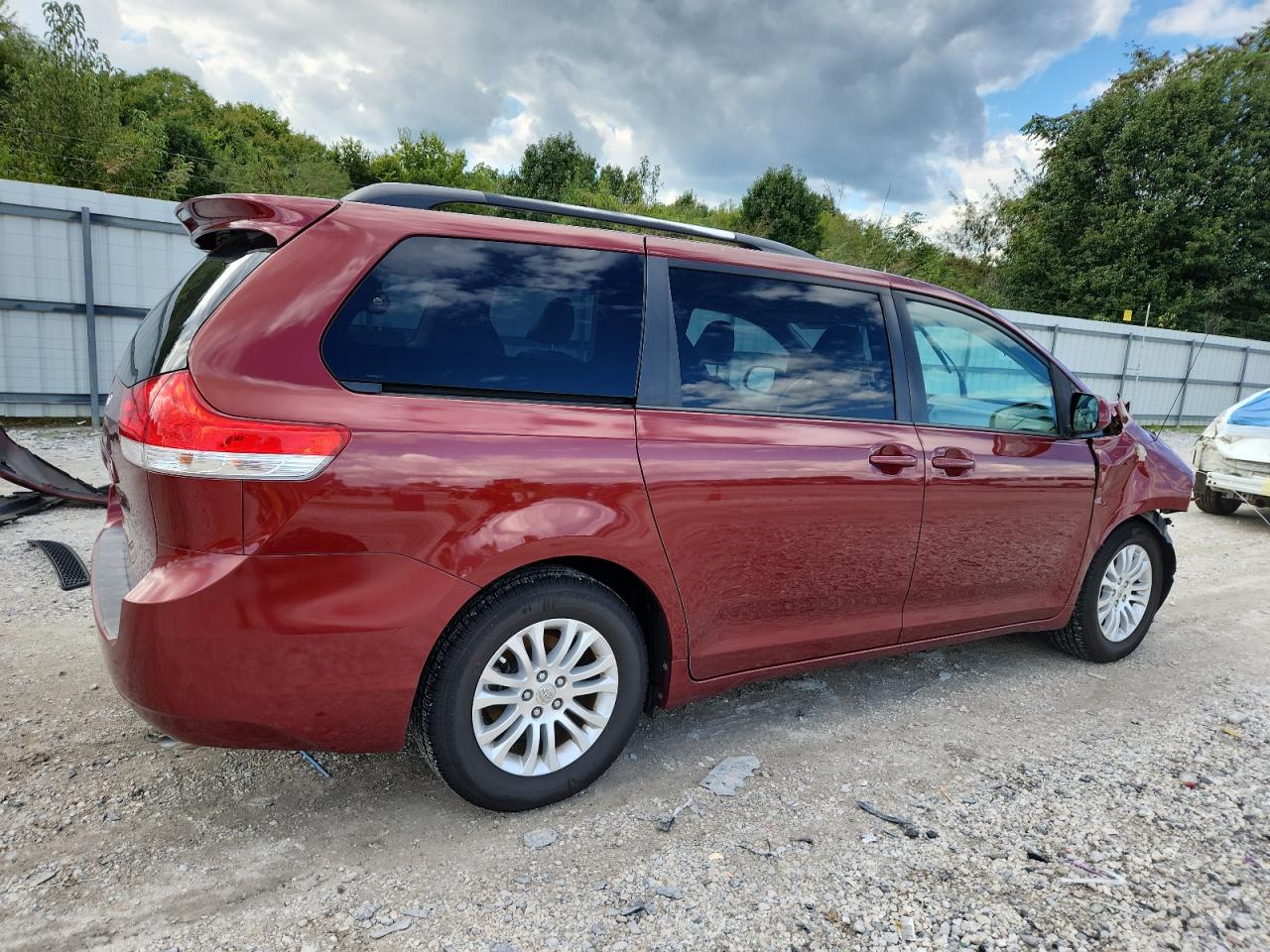 TOYOTA SIENNA XLE