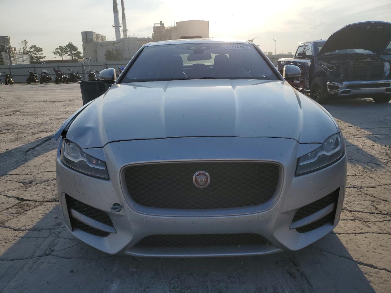 JAGUAR XF R - SPORT