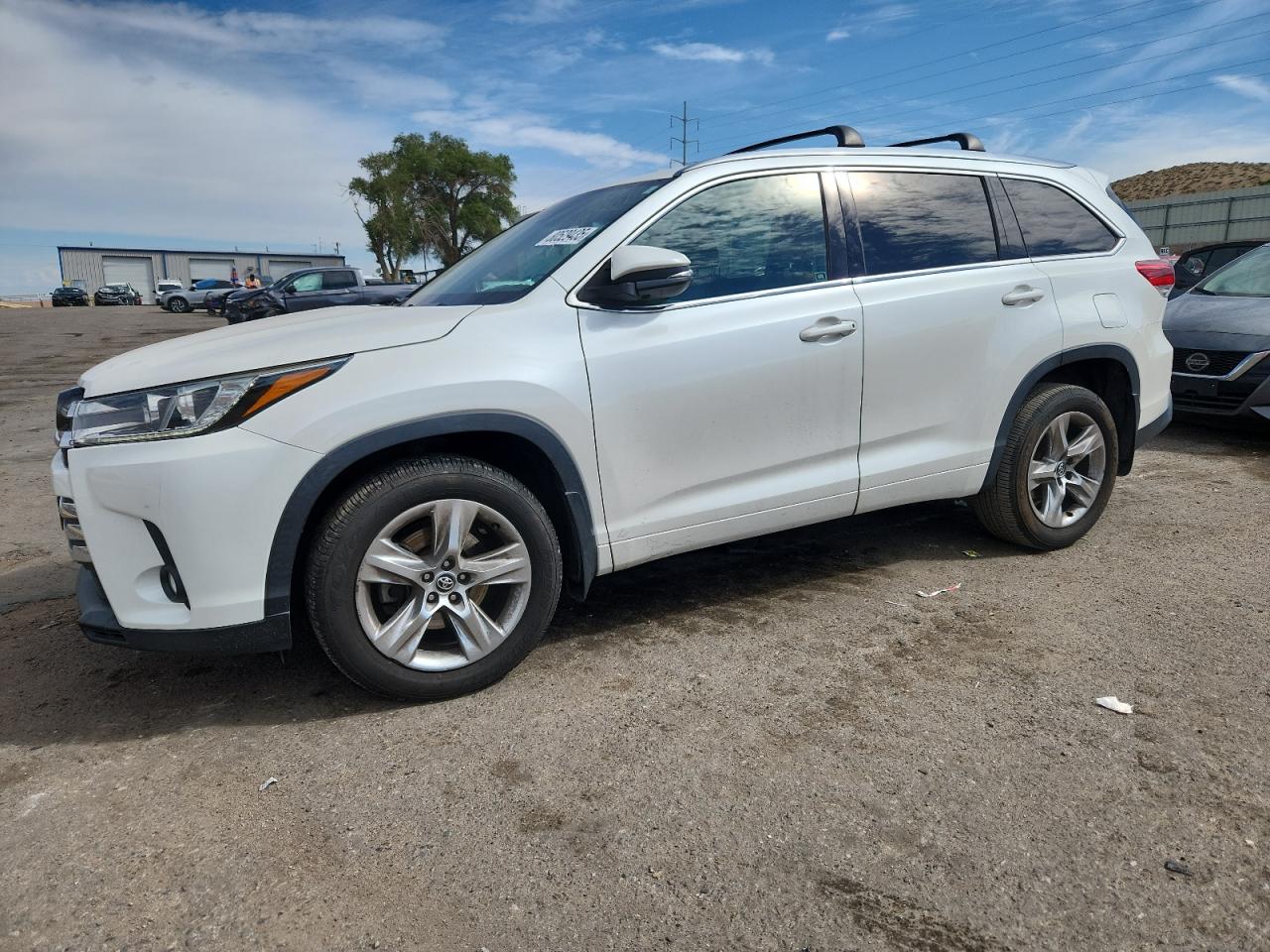 Lot #3278594941 2017 TOYOTA HIGHLANDER
