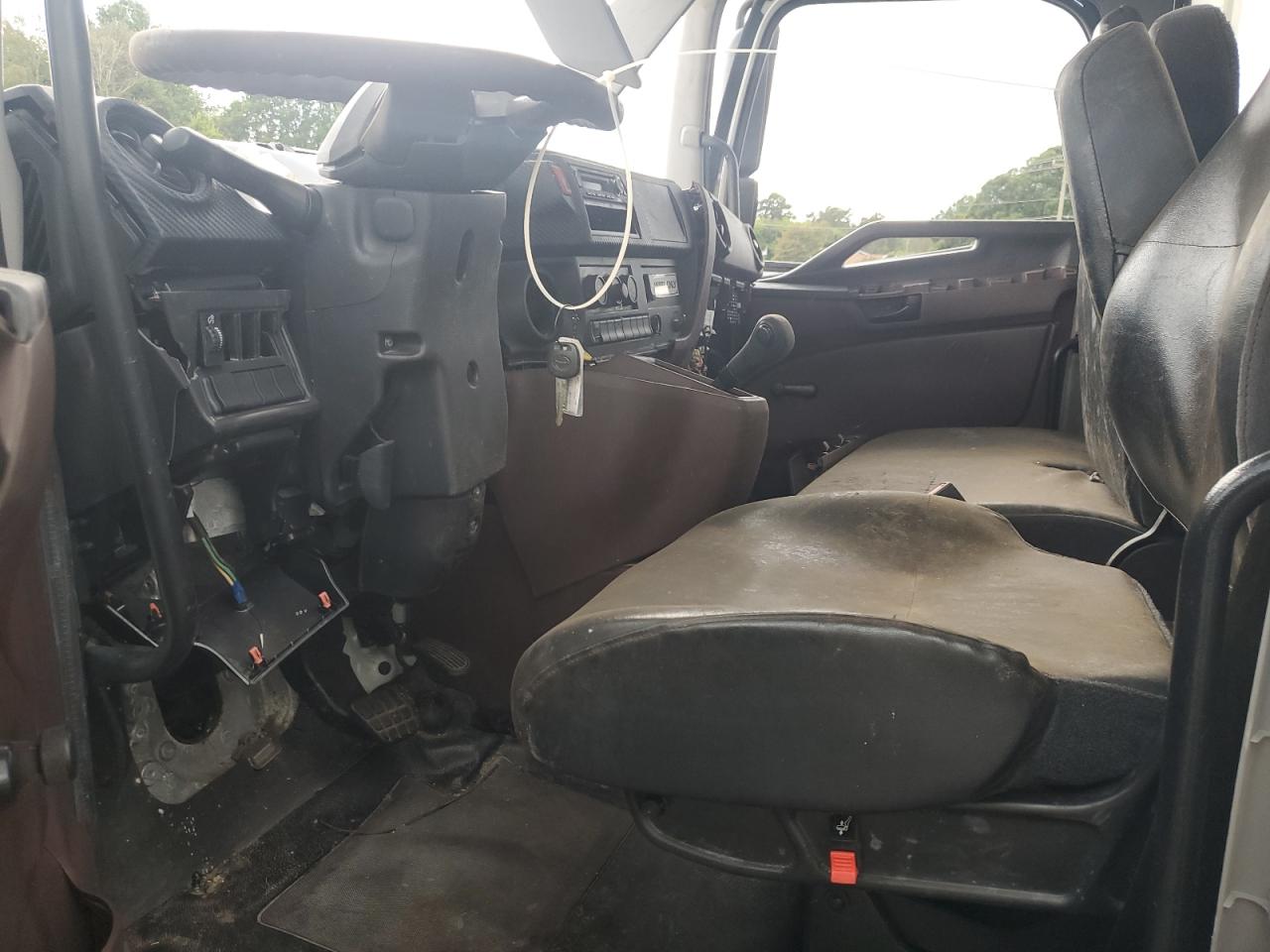 Lot #3235029979 2023 HINO HINO L6