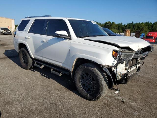 2018 TOYOTA 4RUNNER SR JTEBU5JR4J5527790