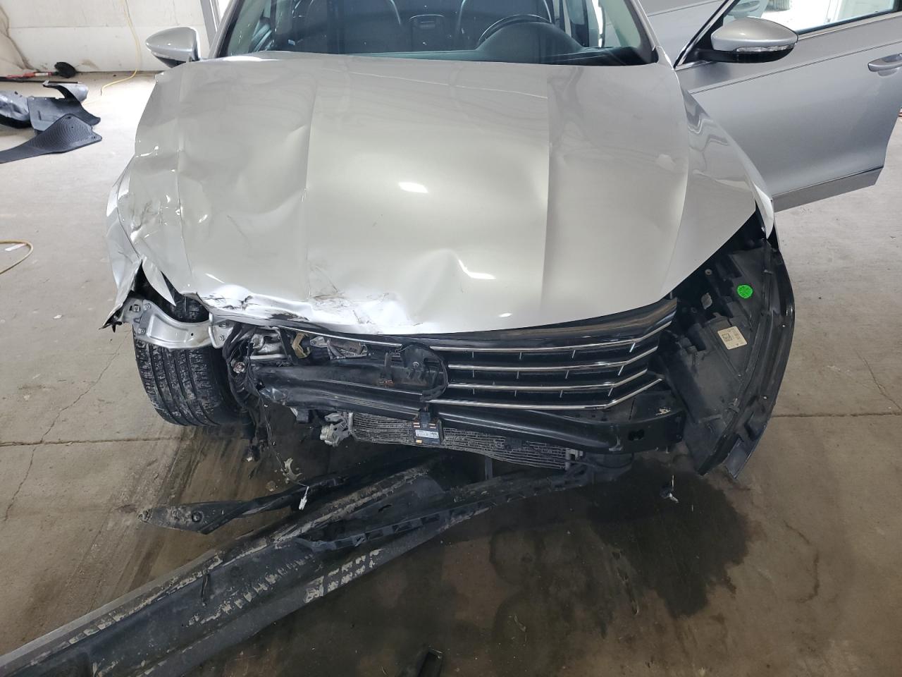 VOLKSWAGEN PASSAT SE