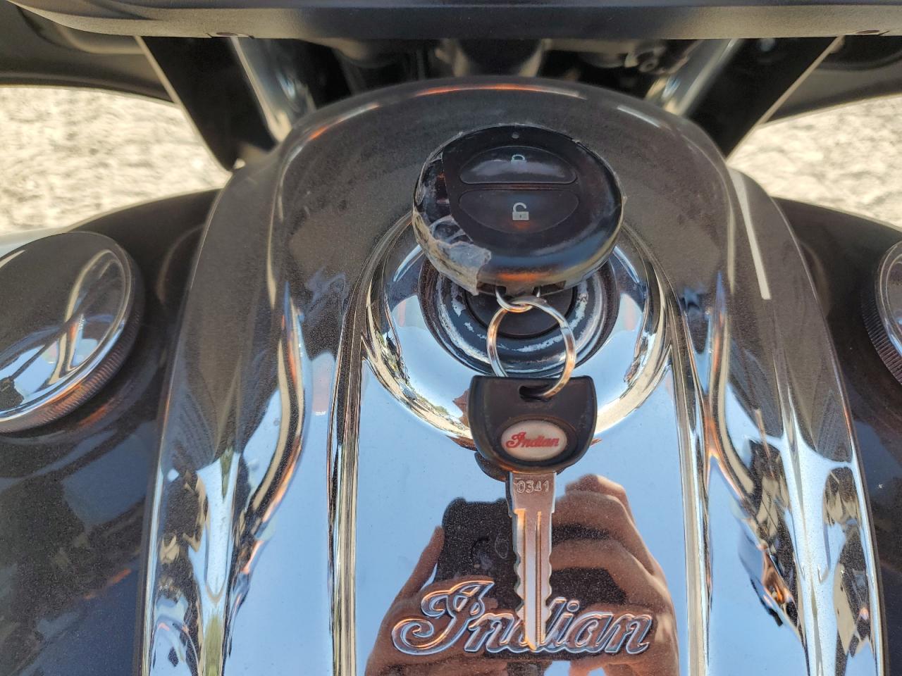 Lot #3279743925 2016 INDIAN MOTORCYCLE CO. ROADMASTER