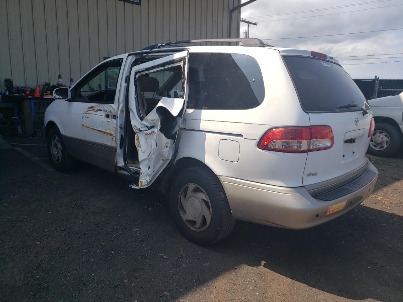 Lot #3257794003 2002 TOYOTA SIENNA LE