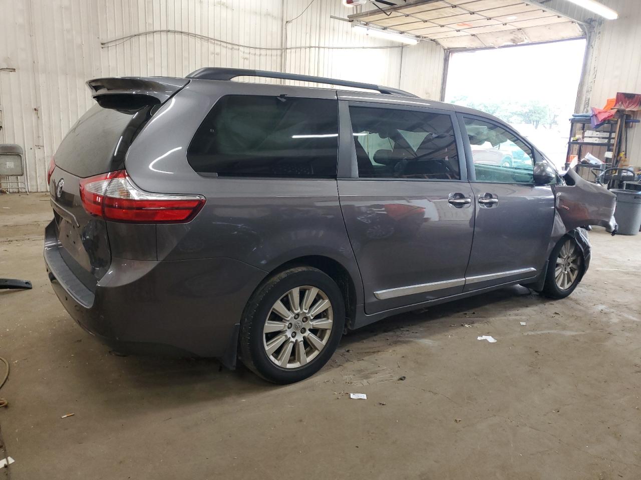 TOYOTA SIENNA XLE