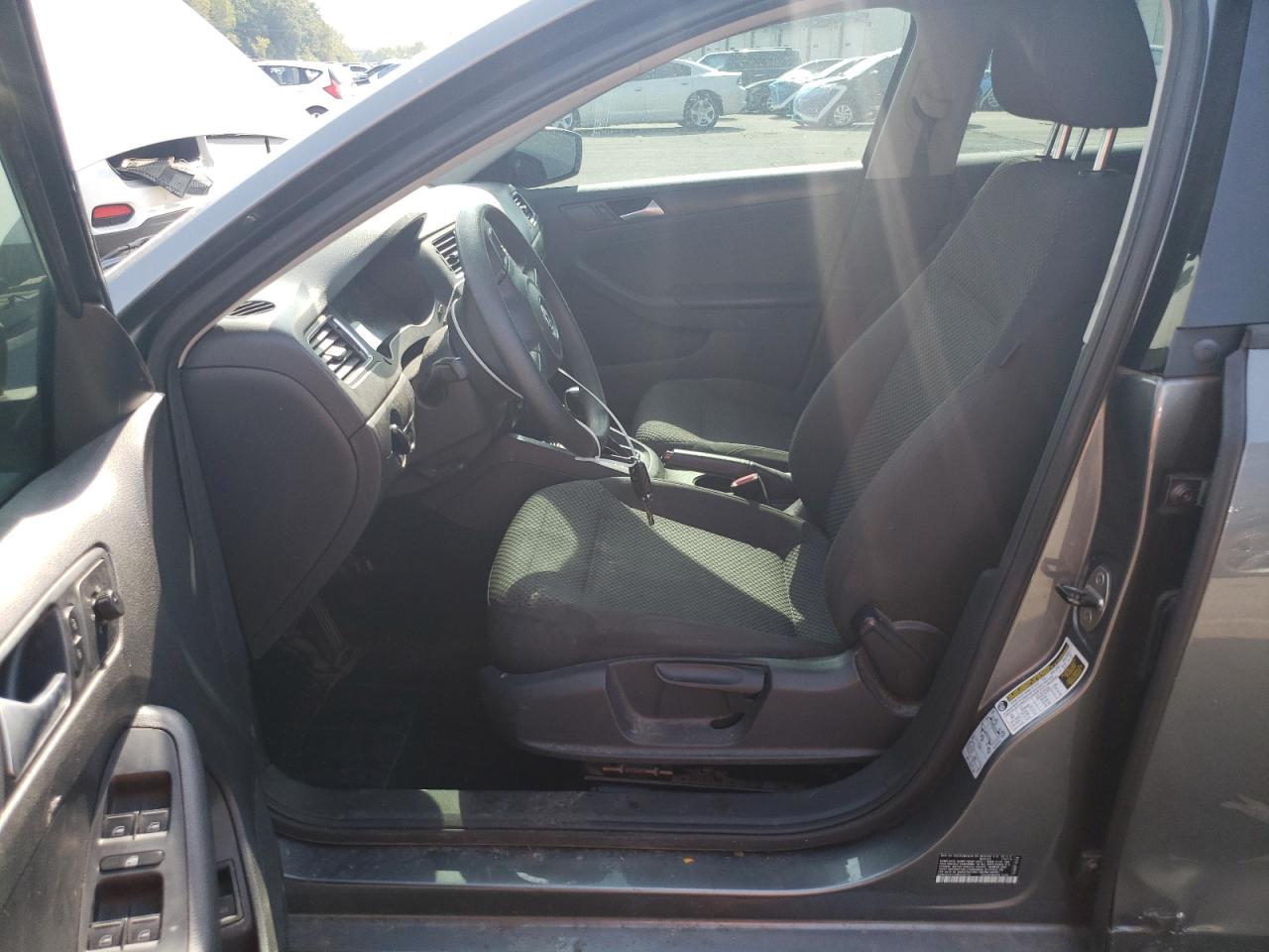 VOLKSWAGEN JETTA BASE