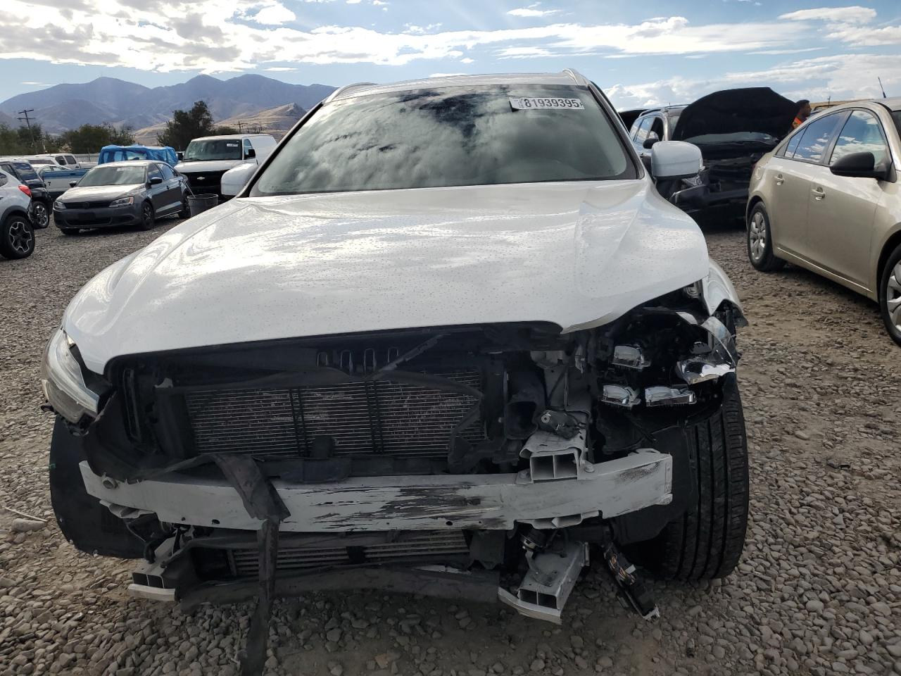 VOLVO XC60 T6 MOMENTUM