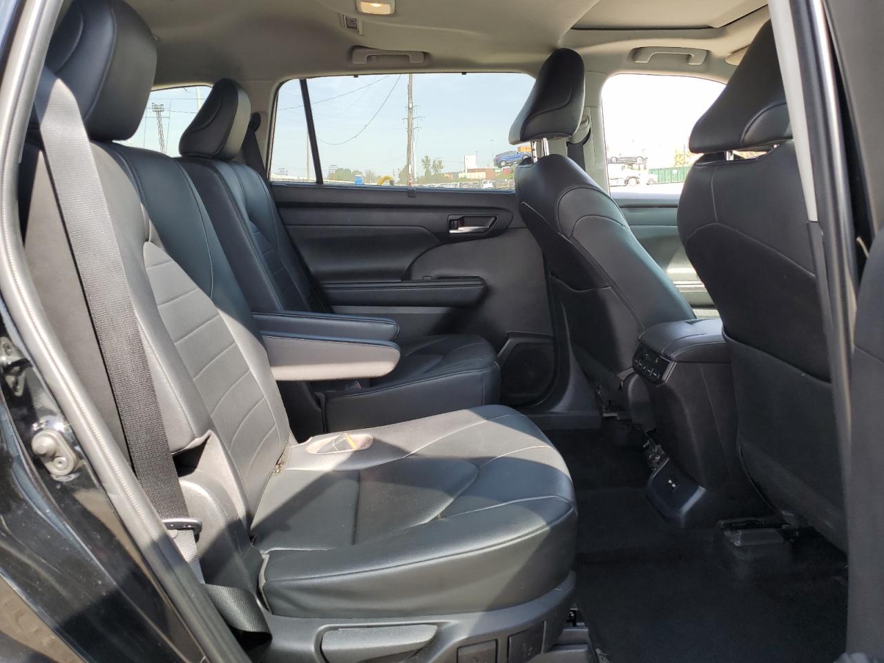 Lot #3319861149 2020 TOYOTA HIGHLANDER