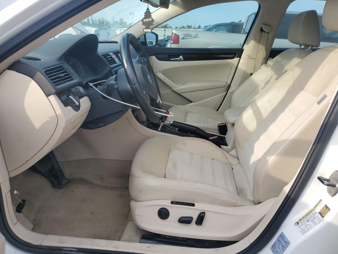 VOLKSWAGEN PASSAT SEL