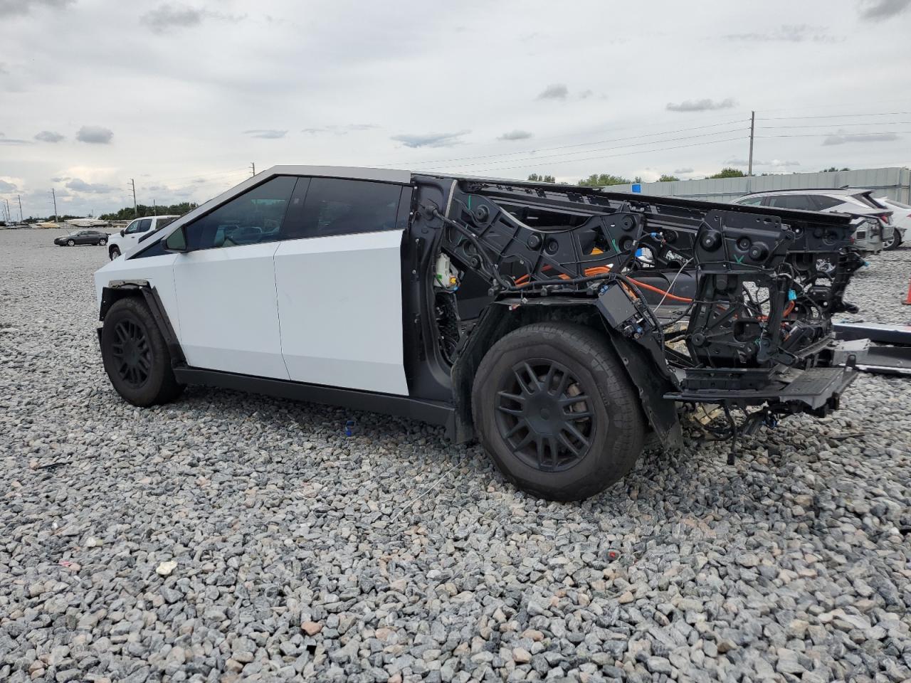 TESLA CYBERTRUCK