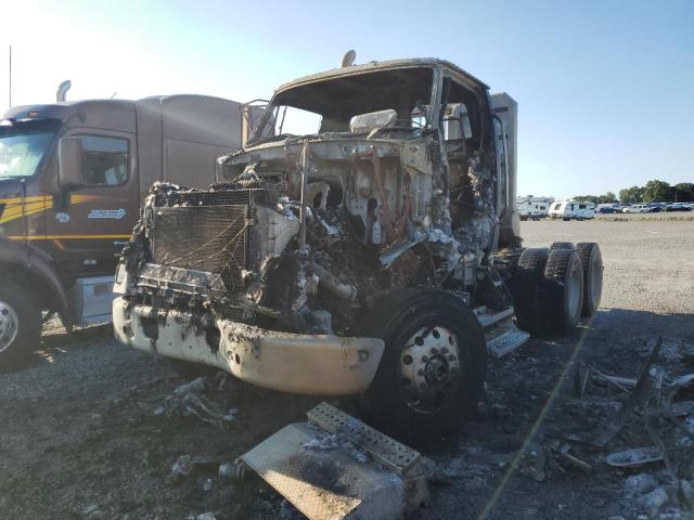 STERLING LT9500 2009 white tractor diesel 2FWJAZDE29AY02109 photo #3