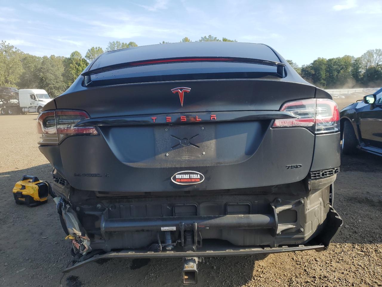 TESLA MODEL X