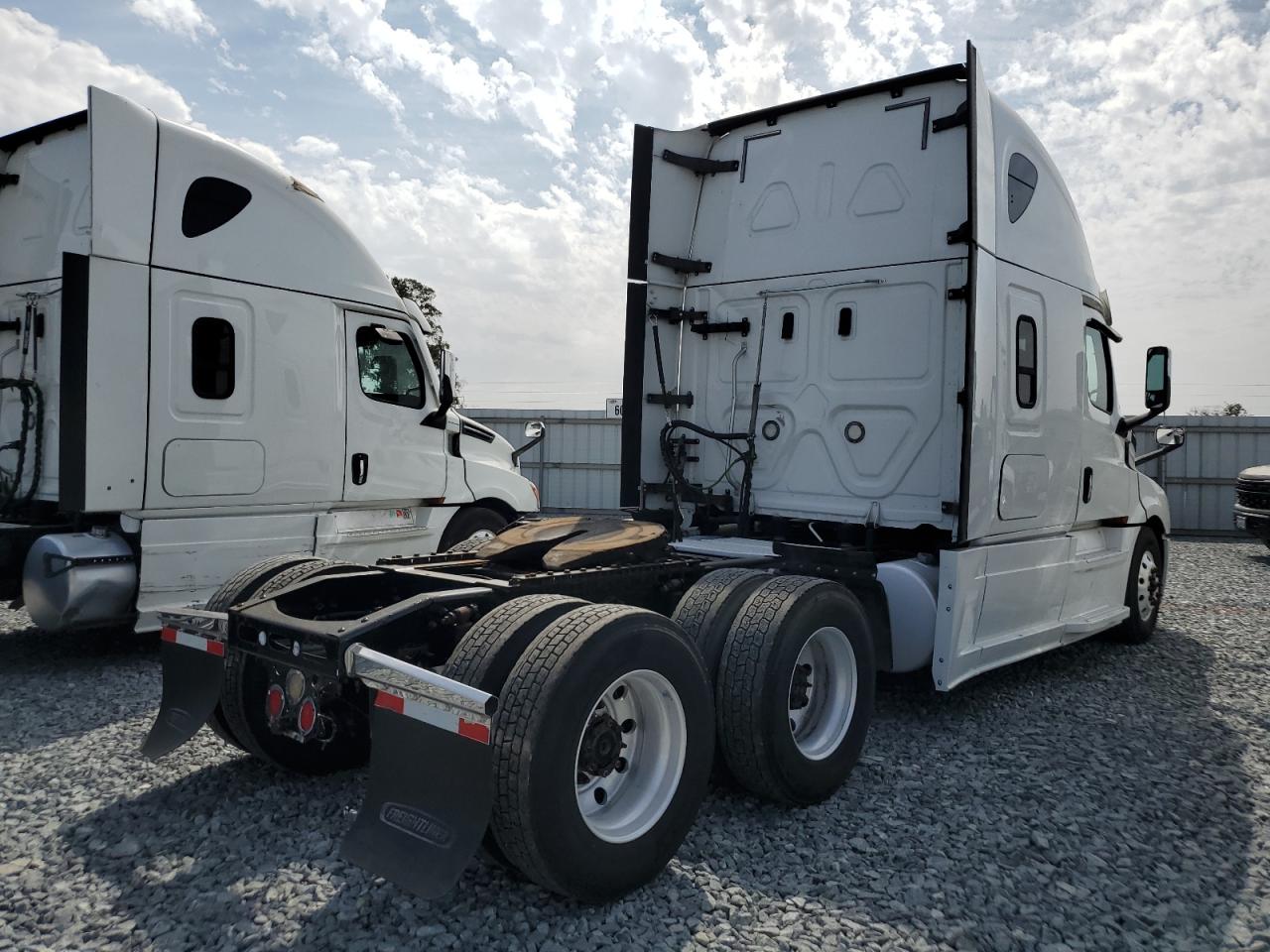 Lot #3287583027 2019 FREIGHTLINER CASCADIA 1