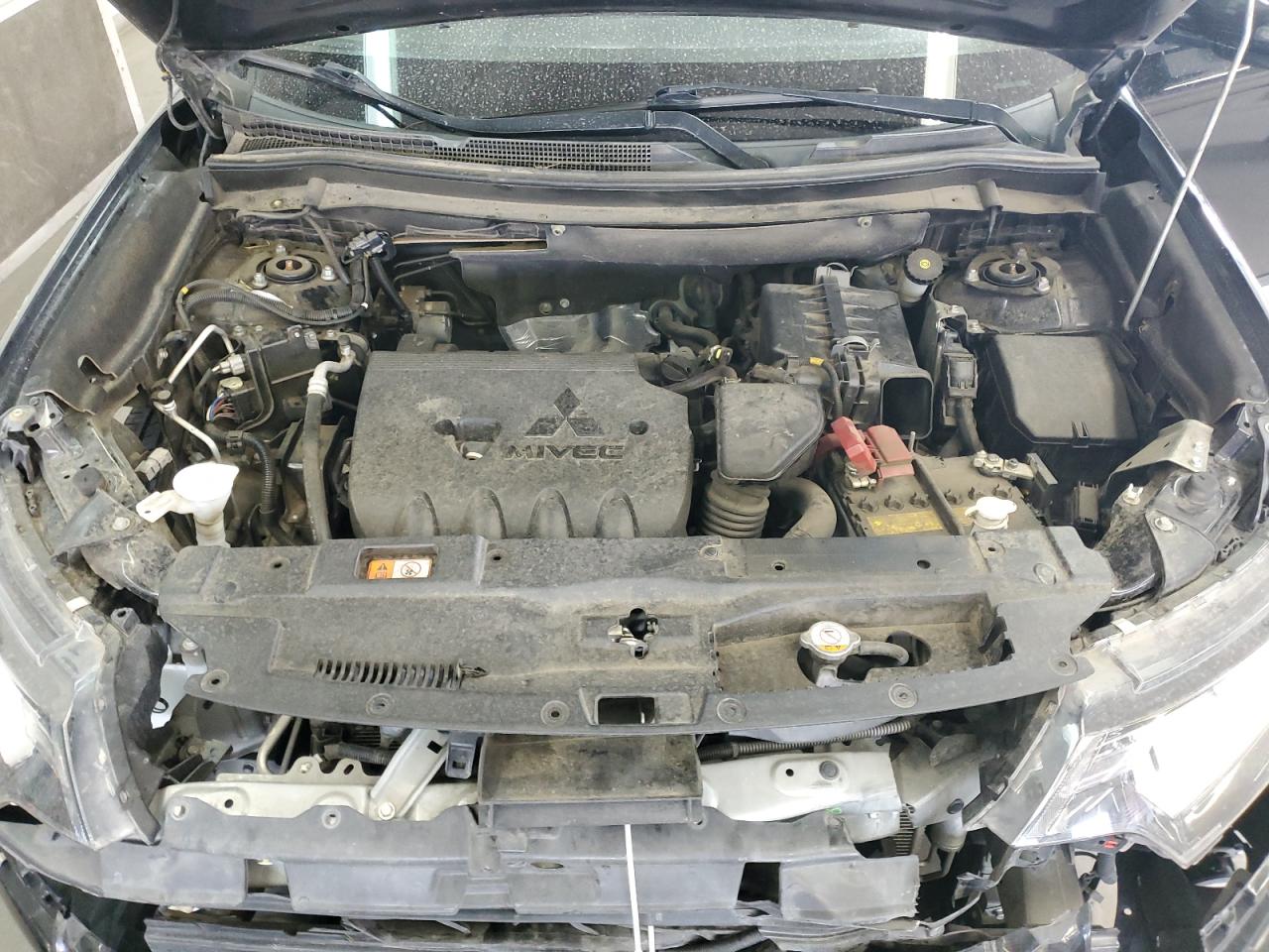 MITSUBISHI OUTLANDER SE