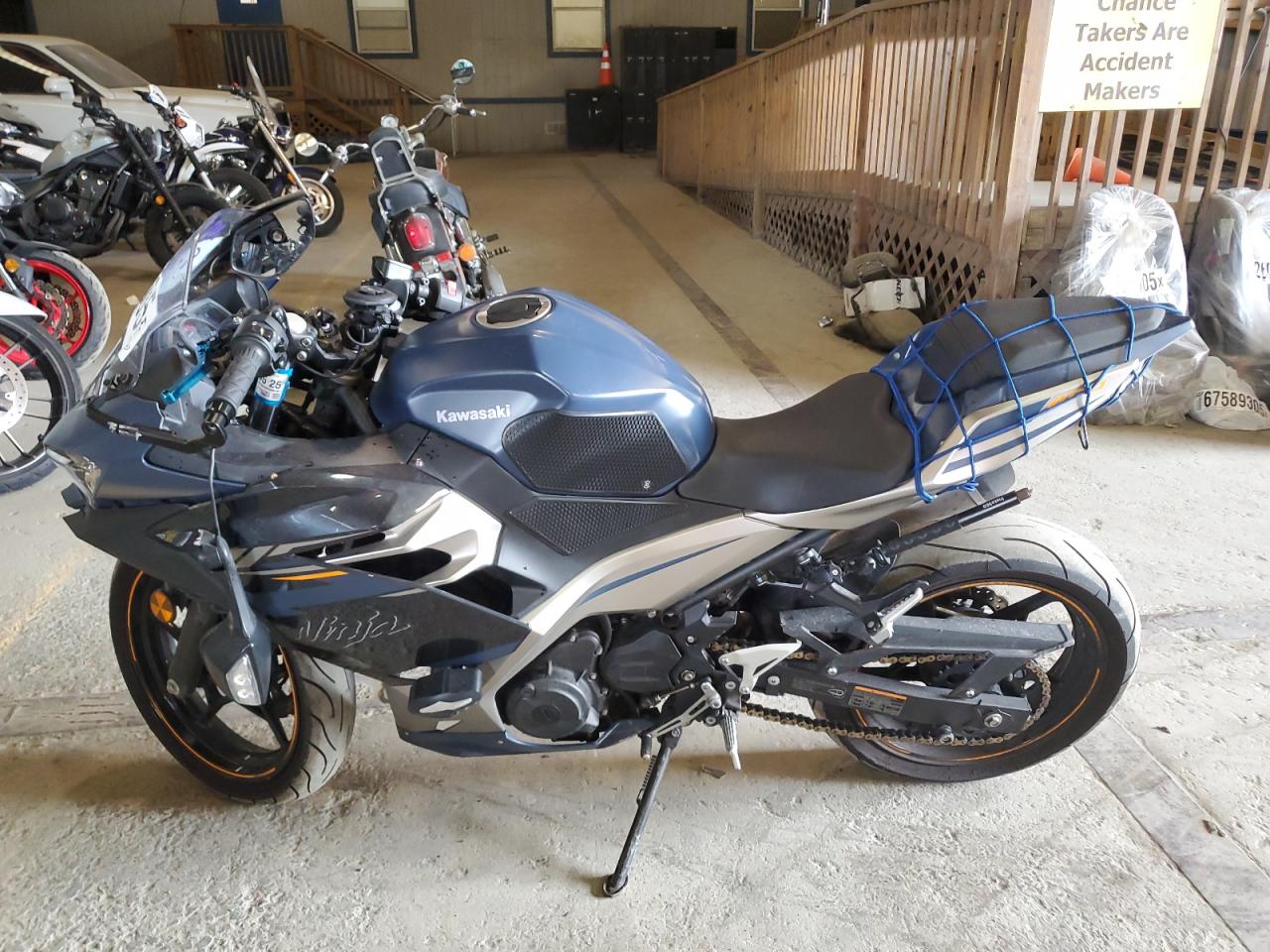 Lot #3308292175 2023 KAWASAKI EX400