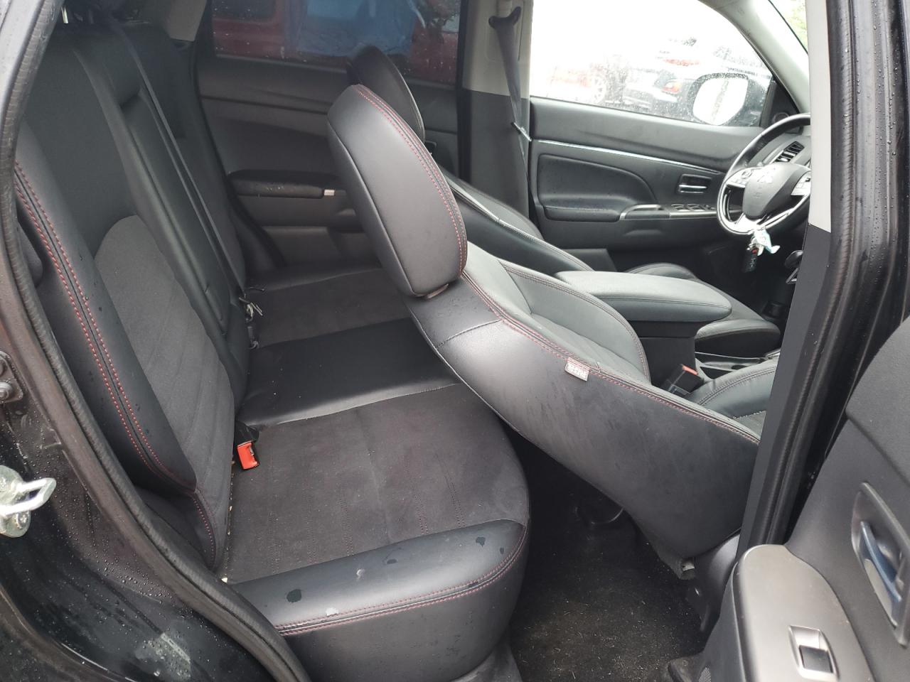 MITSUBISHI OUTLANDER SE