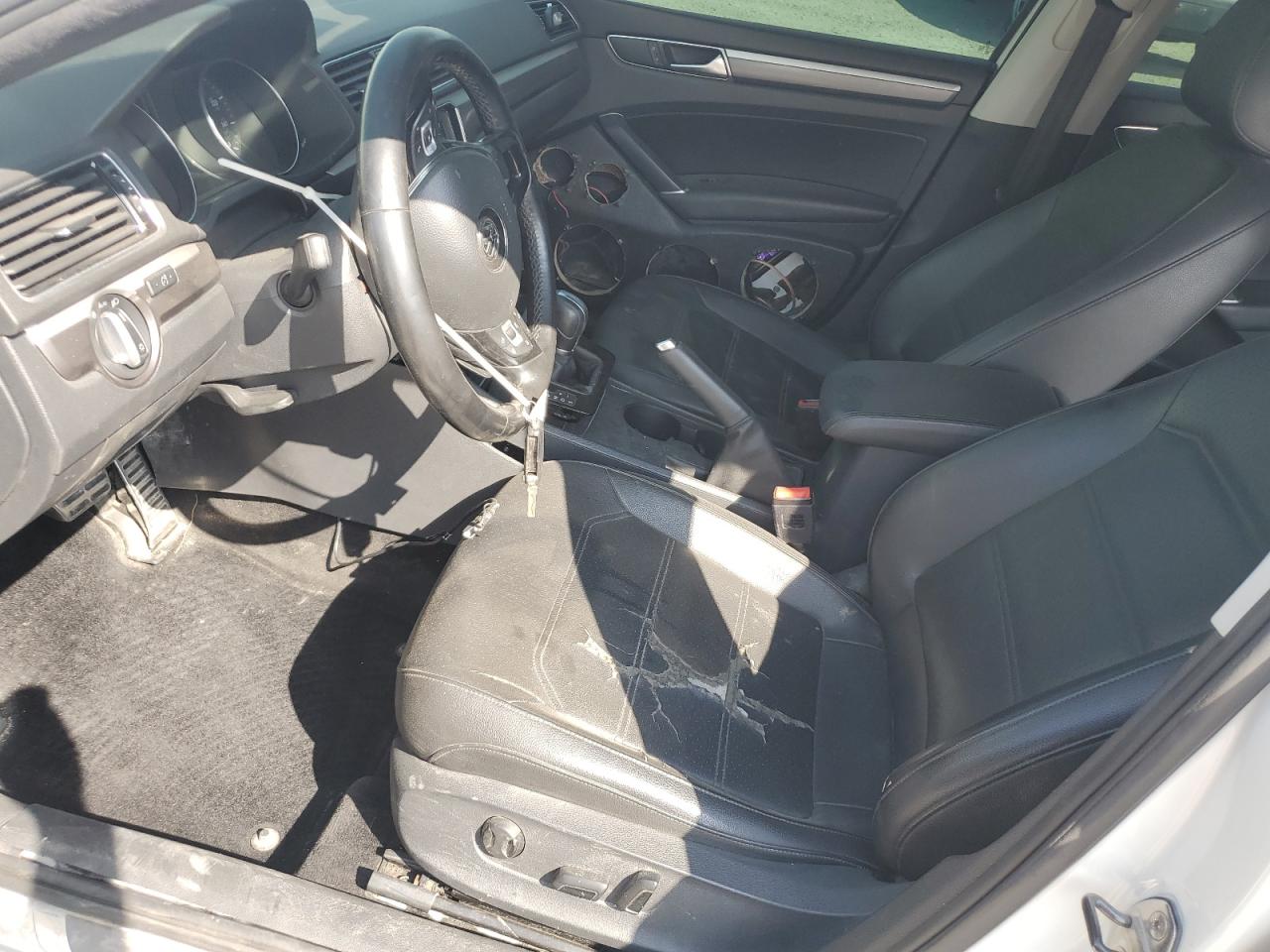 VOLKSWAGEN PASSAT R-LINE