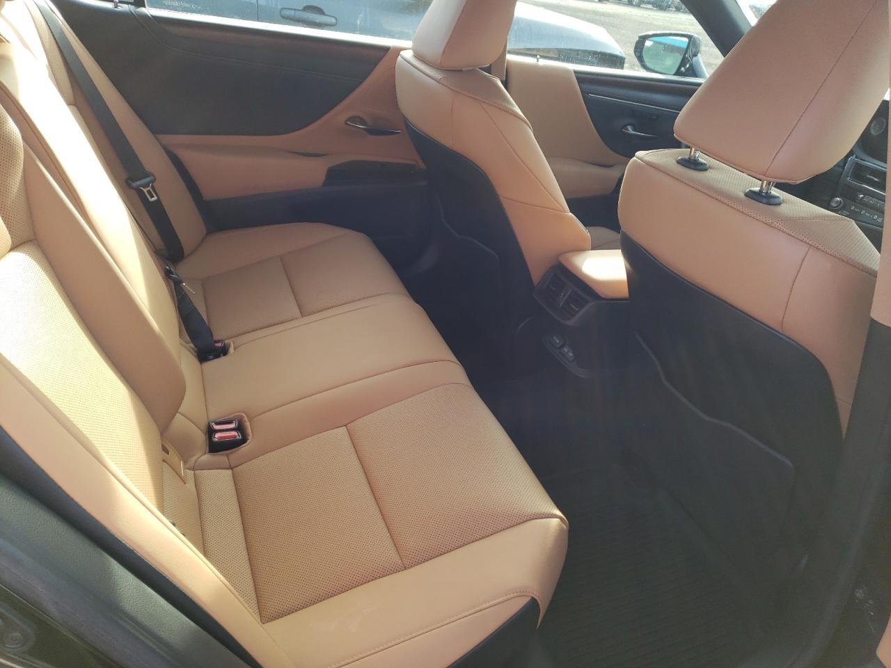 LEXUS ES 300H BASE