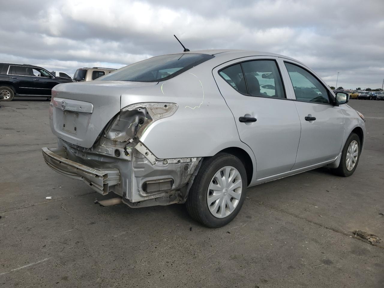 NISSAN VERSA S