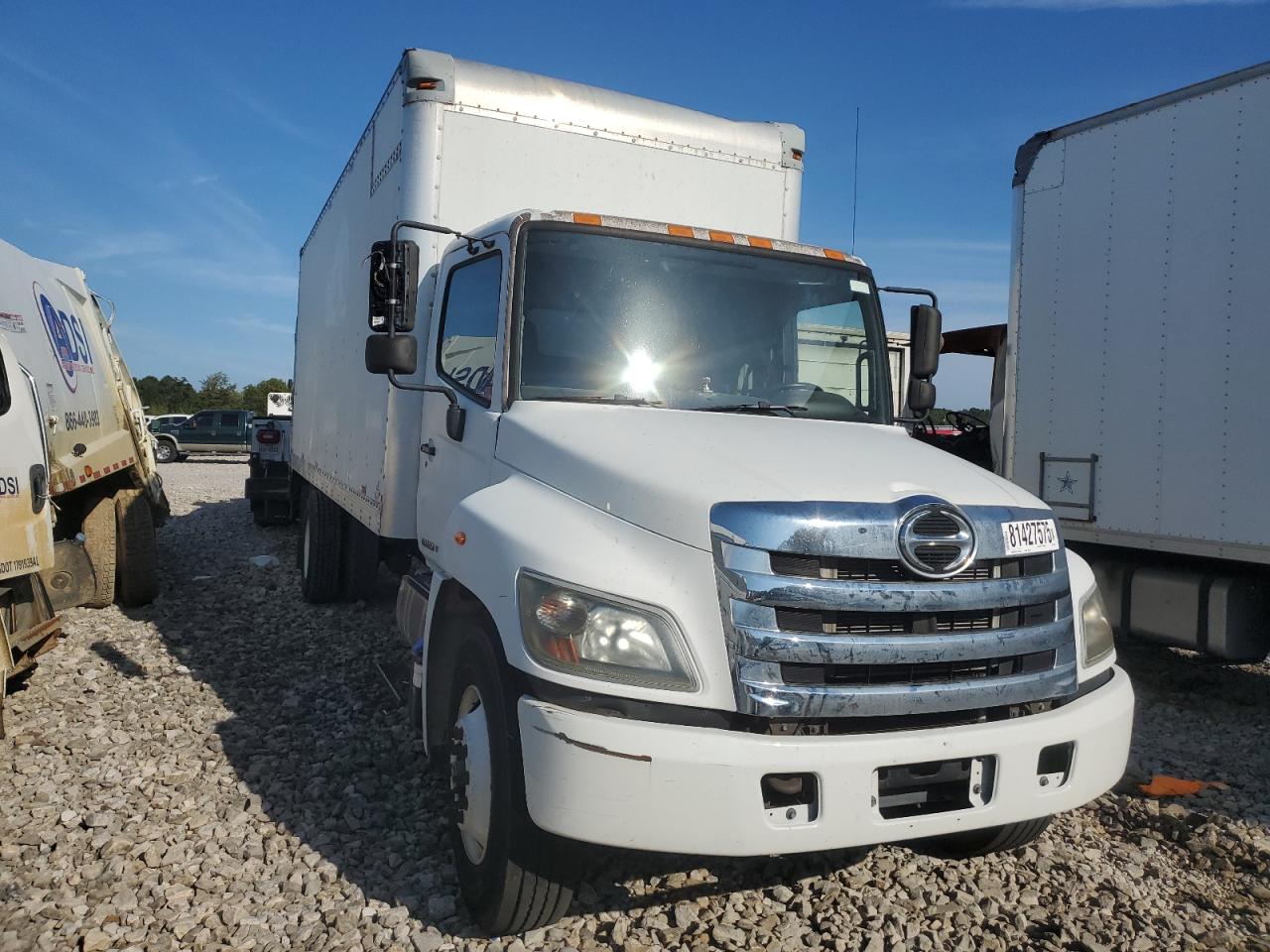 Lot #3254449141 2017 HINO 258/268