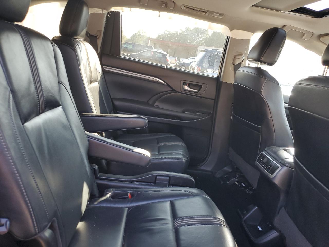 TOYOTA HIGHLANDER SE