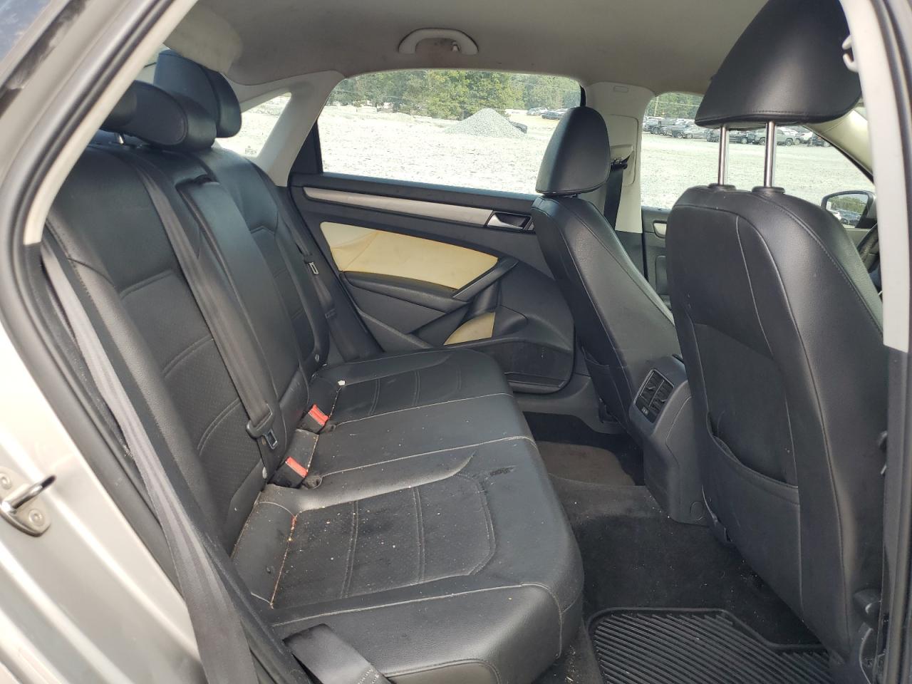 VOLKSWAGEN PASSAT SE