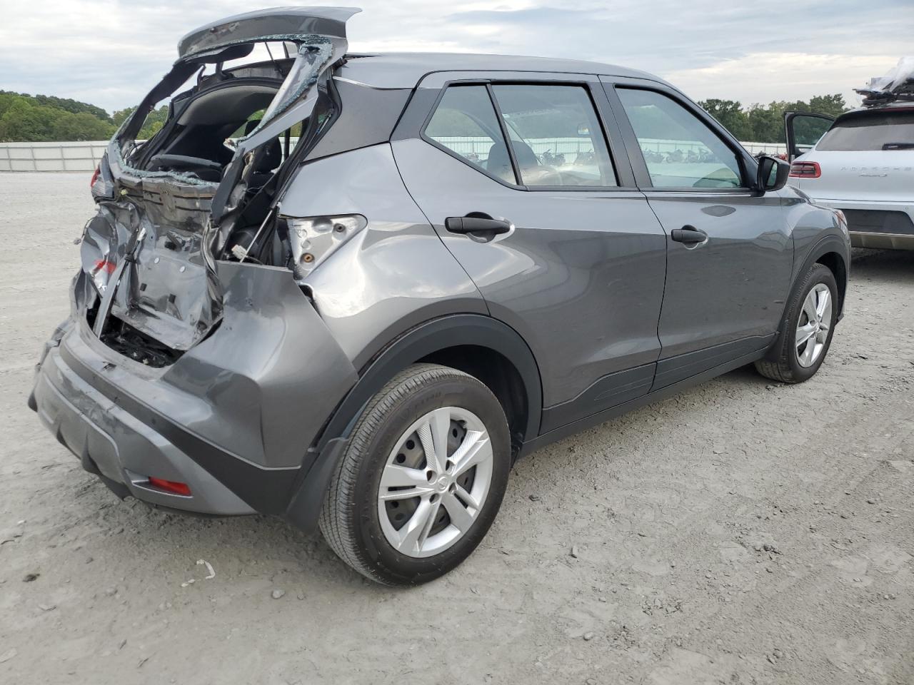 NISSAN KICKS S