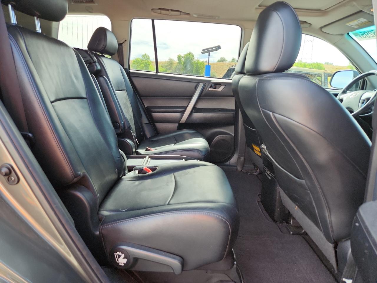 TOYOTA HIGHLANDER BASE