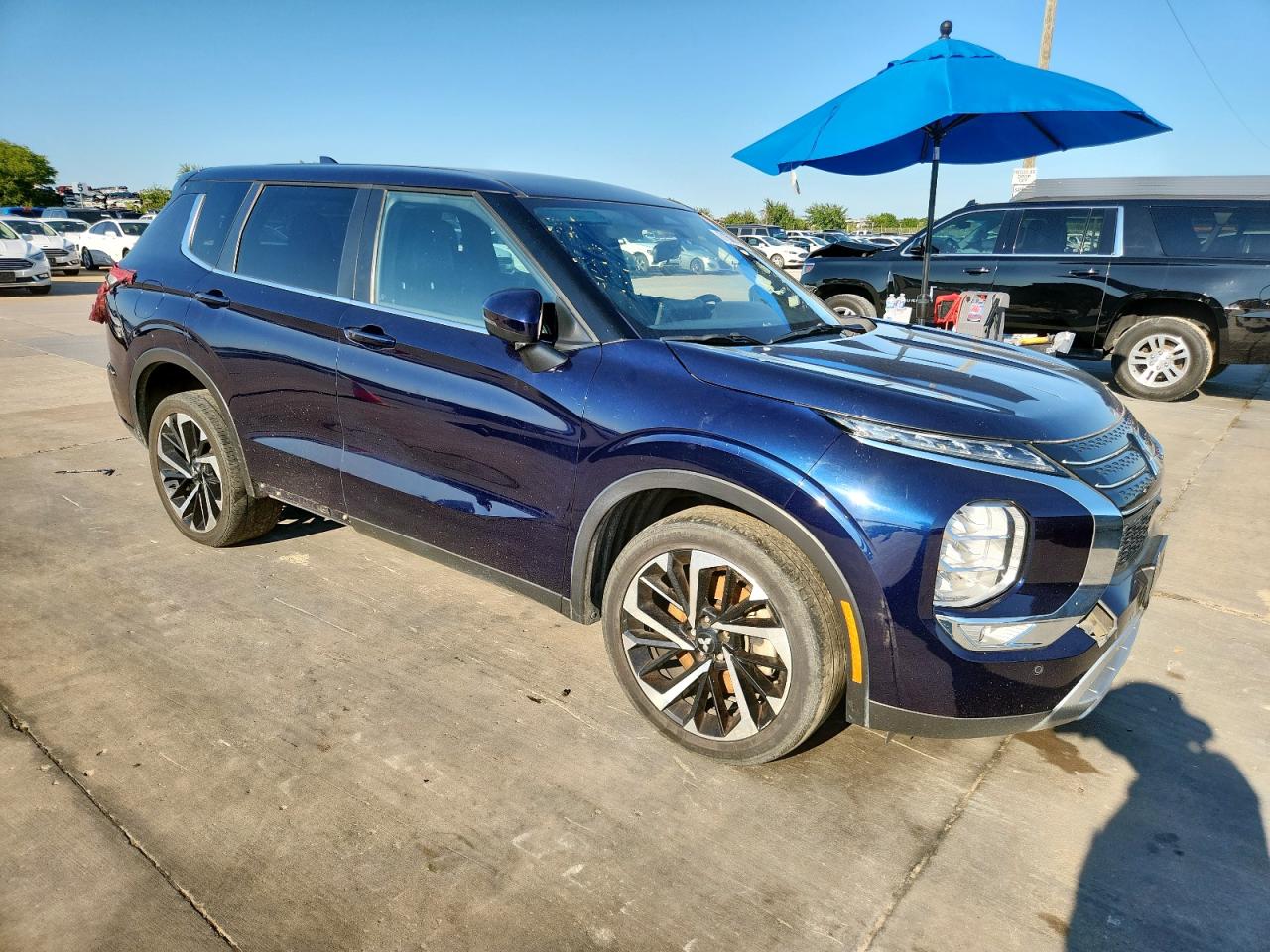 MITSUBISHI OUTLANDER SE