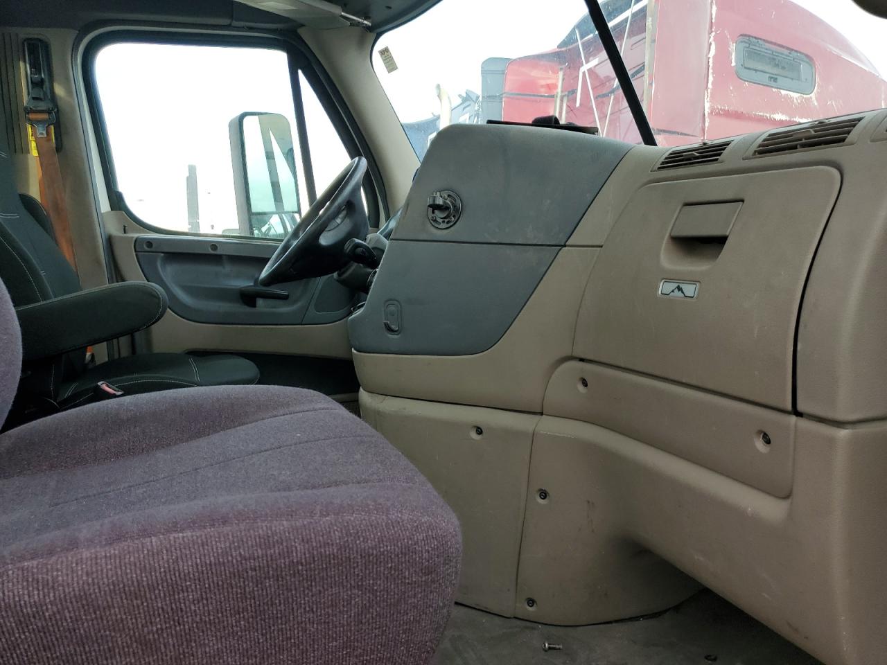 Lot #3246951220 2018 FREIGHTLINER CASCADIA 1