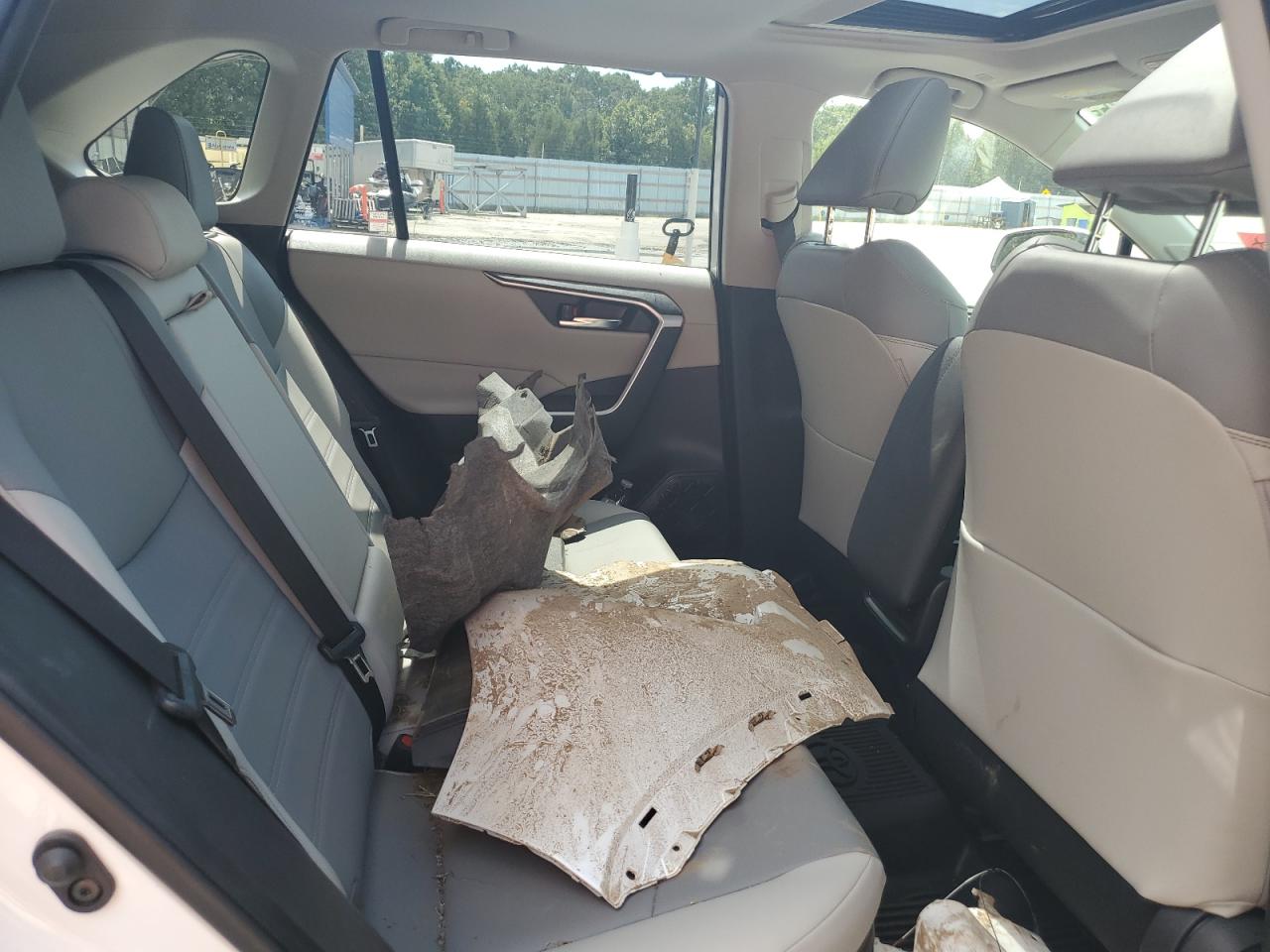 TOYOTA RAV4 XLE PREMIUM