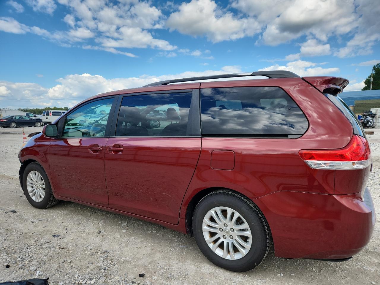 TOYOTA SIENNA XLE