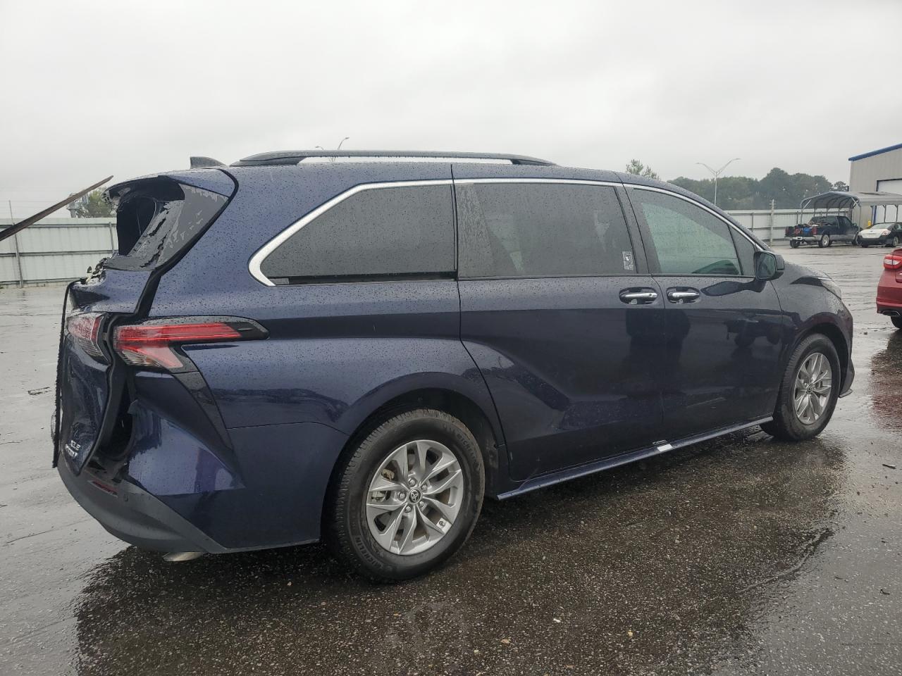 TOYOTA SIENNA XLE