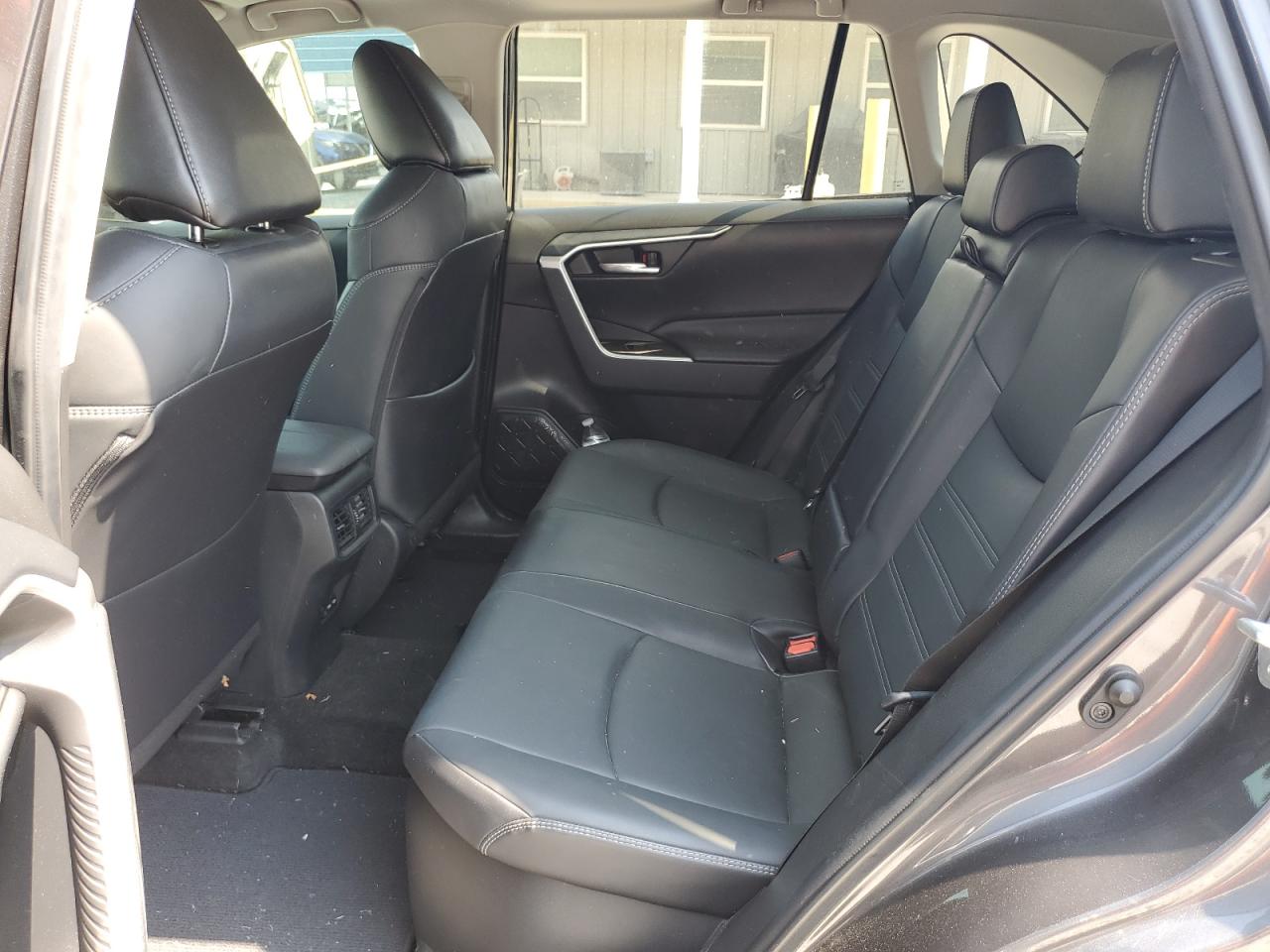 TOYOTA RAV4 XLE PREMIUM