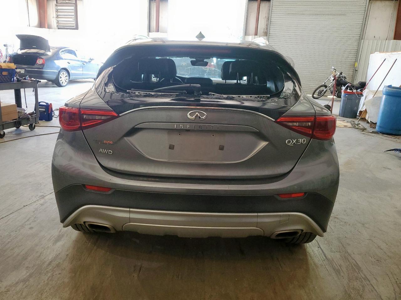 INFINITI QX30 BASE