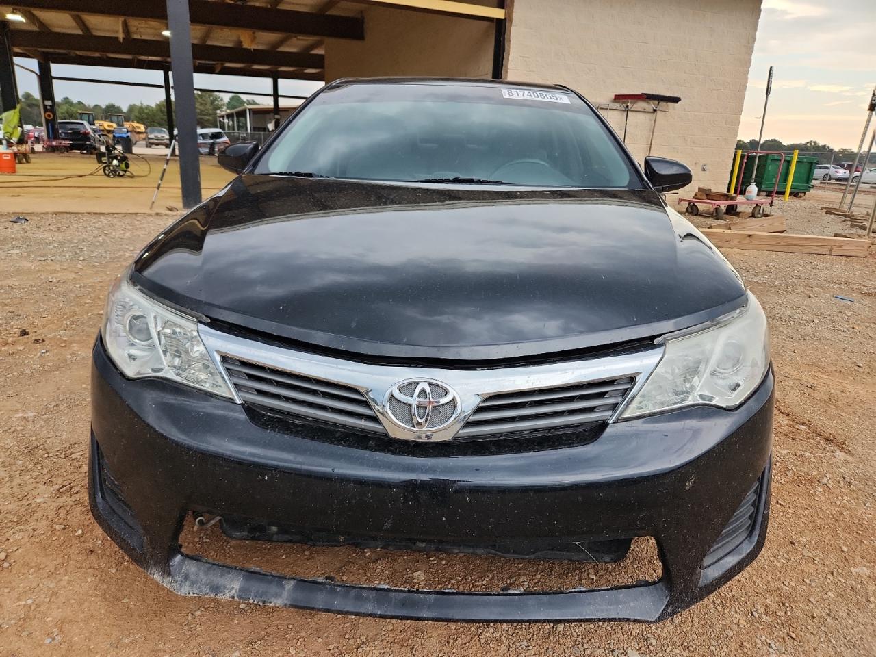 TOYOTA CAMRY BASE