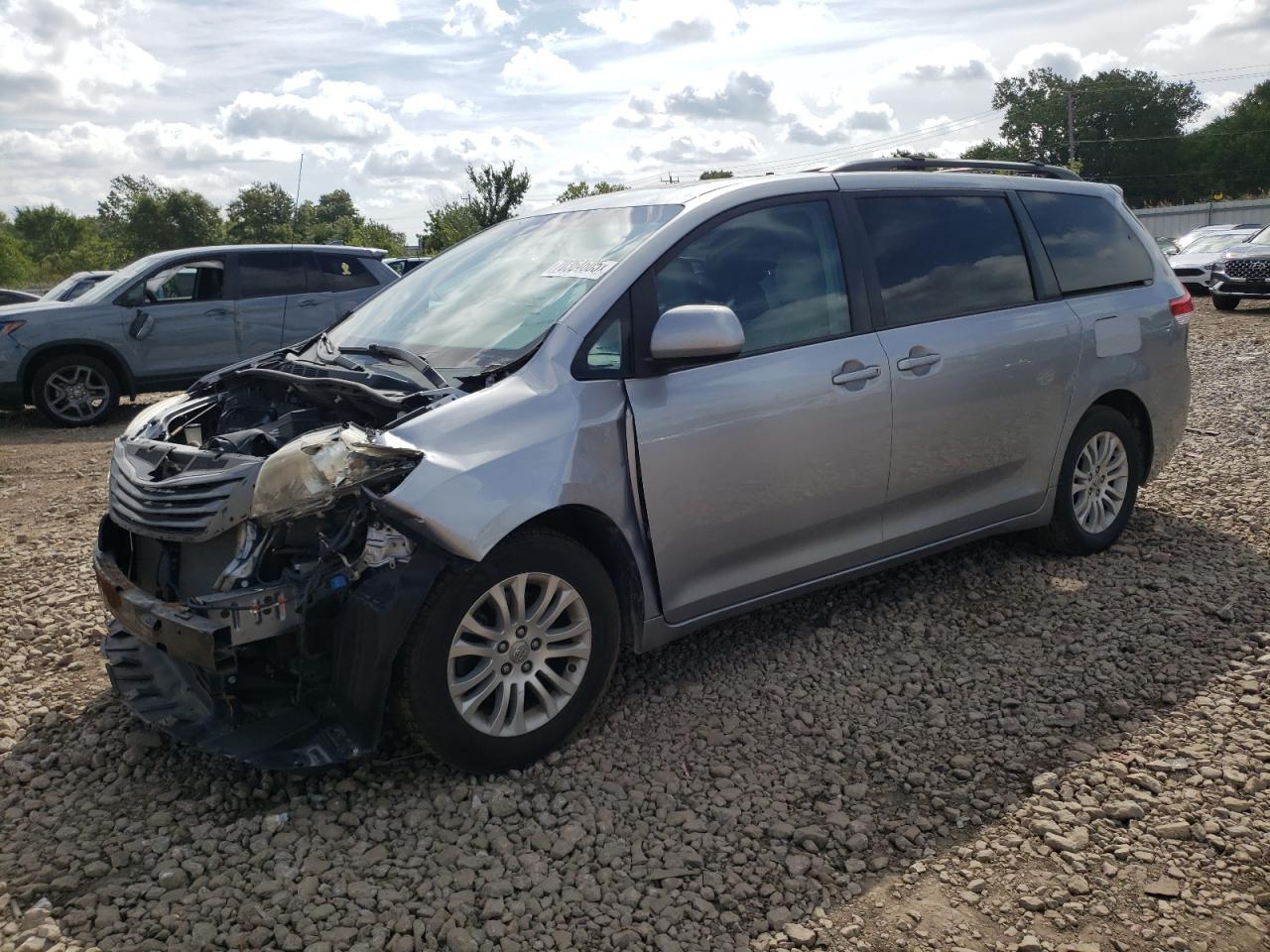 TOYOTA SIENNA XLE