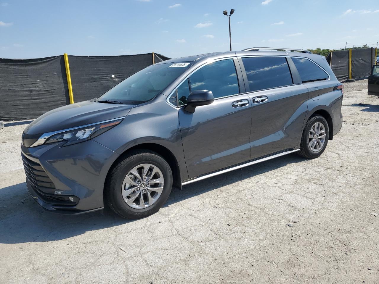 TOYOTA SIENNA XLE
